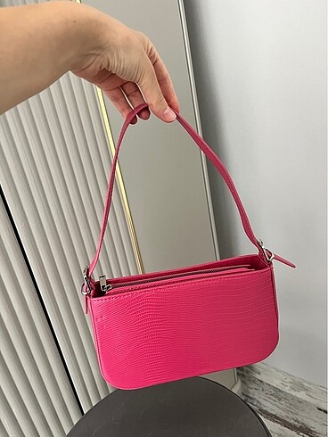 Pembe kol çantası