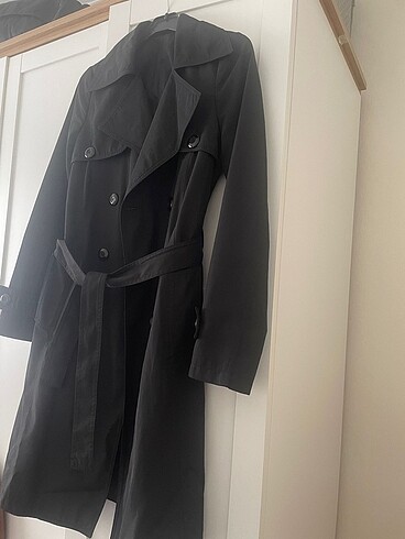 m Beden Siyah uzun mevsimlik trençkot zara mango bershka