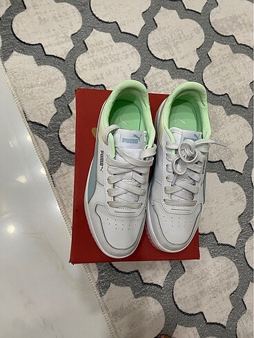 37 Beden beyaz Renk Puma carina spor ayakkabı
