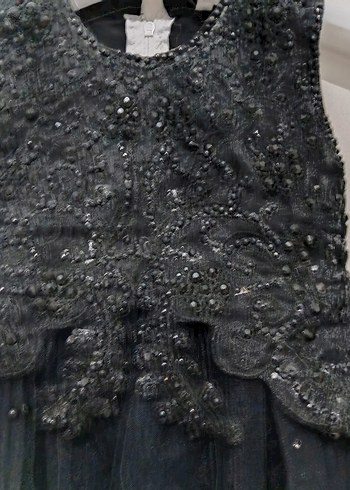 Kız Çocuk Siyah Nakışlı Fırfırlı Elbise - Görsel 4