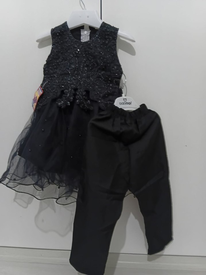 Kız Çocuk Siyah Nakışlı Fırfırlı Elbise - Görsel 2