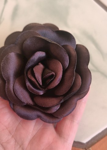 Diğer choker ve broş yapmak için çiçek