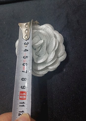 Beden gri Renk choker ve broş yapmak için çiçek