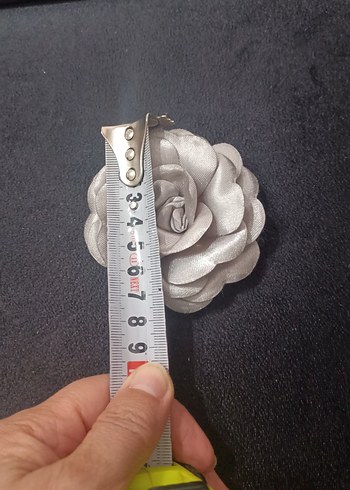 Beden gri Renk choker ve broş yapmak için çiçek