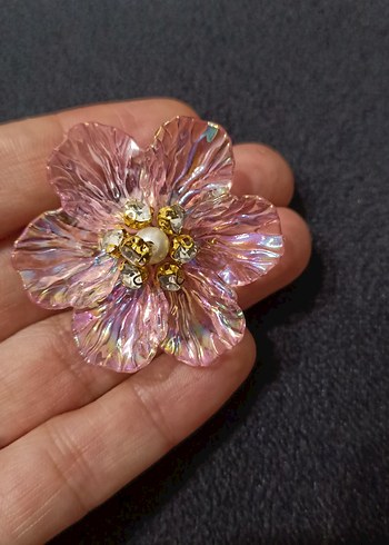 Diğer Renkli Payetli Pembe Çiçek Broş