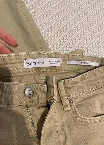 Bershka Bej Kadın Normal Boy Dar Kesim Kesik Paça Kot Pantolon