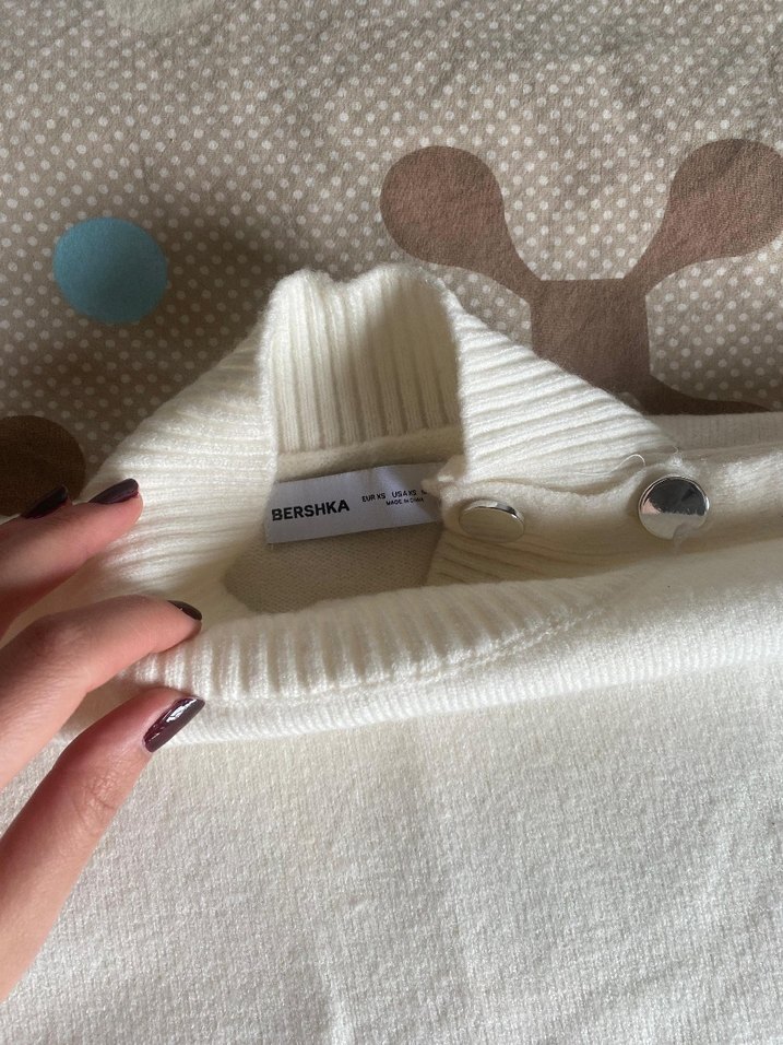 Düğmeli Beyaz Kolsuz Boğazlı Kazak - Görsel 3