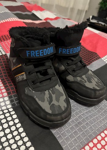 Koyu Siyah Kamuflaj Erkek Çocuk Botu Velcro - Görsel 2