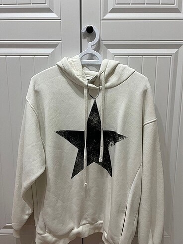 l Beden beyaz Renk Bershka yıldız sweatshirt