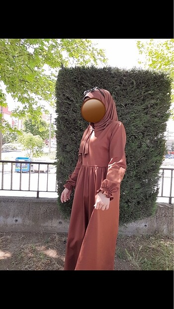 Robalı kahverengi elbise