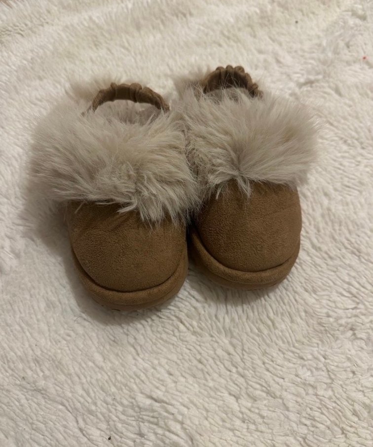 Kızlar için bej yün detaylı kürklü terlik - Görsel 2