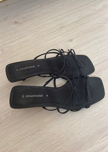 40 Beden Stradivarius Siyah İnce Topuklu Kadın Sandalet