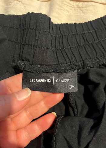 LCW 
Siyah Püsküllü Midi Şort - Görsel 4