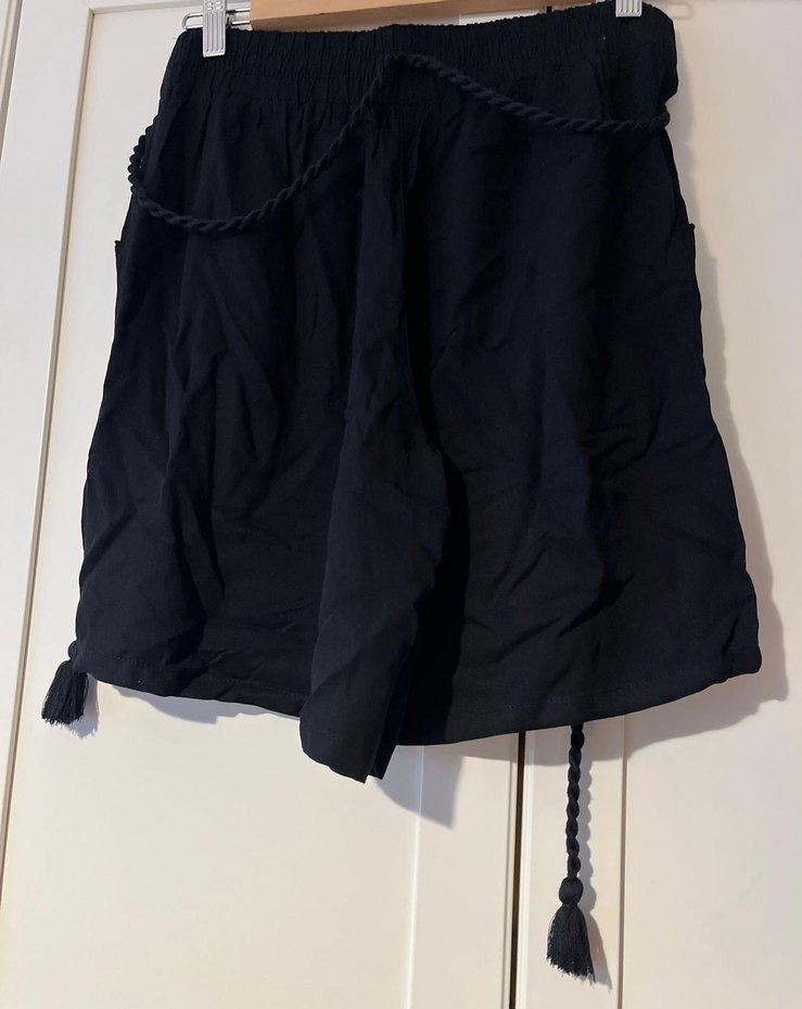 LCW 
Siyah Püsküllü Midi Şort - Görsel 2