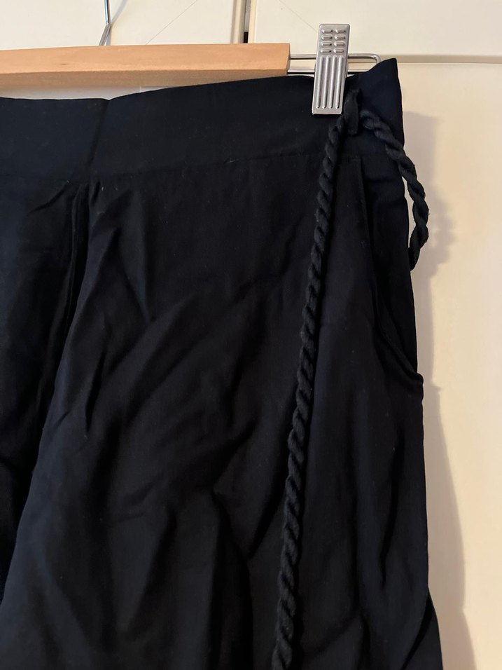 LCW 
Siyah Püsküllü Midi Şort - Görsel 3