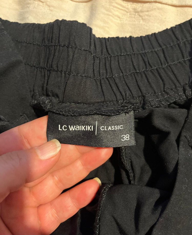 LCW 
Siyah Püsküllü Midi Şort - Görsel 4