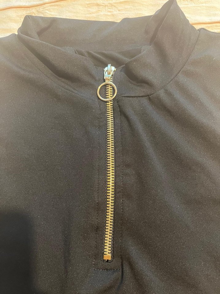 Fermuarlı Siyah Yüksek Yakalı Crop Top - Görsel 2