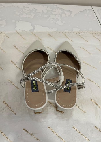 kırık Beyaz kısa topuklu ayakkabı - Görsel 2