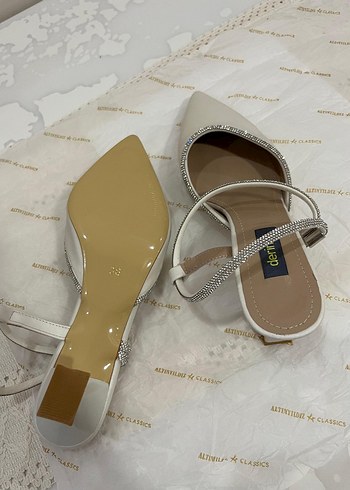 kırık Beyaz kısa topuklu ayakkabı - Görsel 3