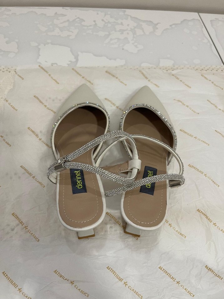 kırık Beyaz kısa topuklu ayakkabı - Görsel 2