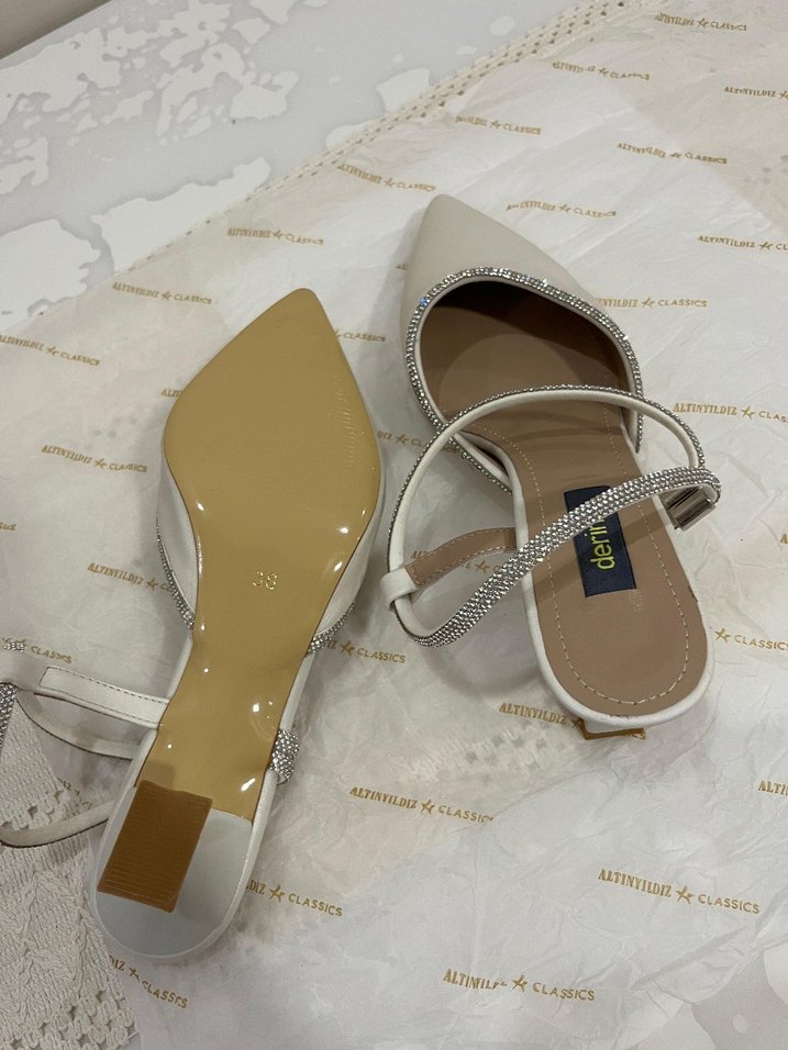 kırık Beyaz kısa topuklu ayakkabı - Görsel 3