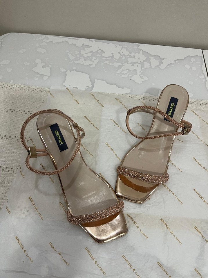 Kısa Topuklu Ayakkabı - Görsel 2