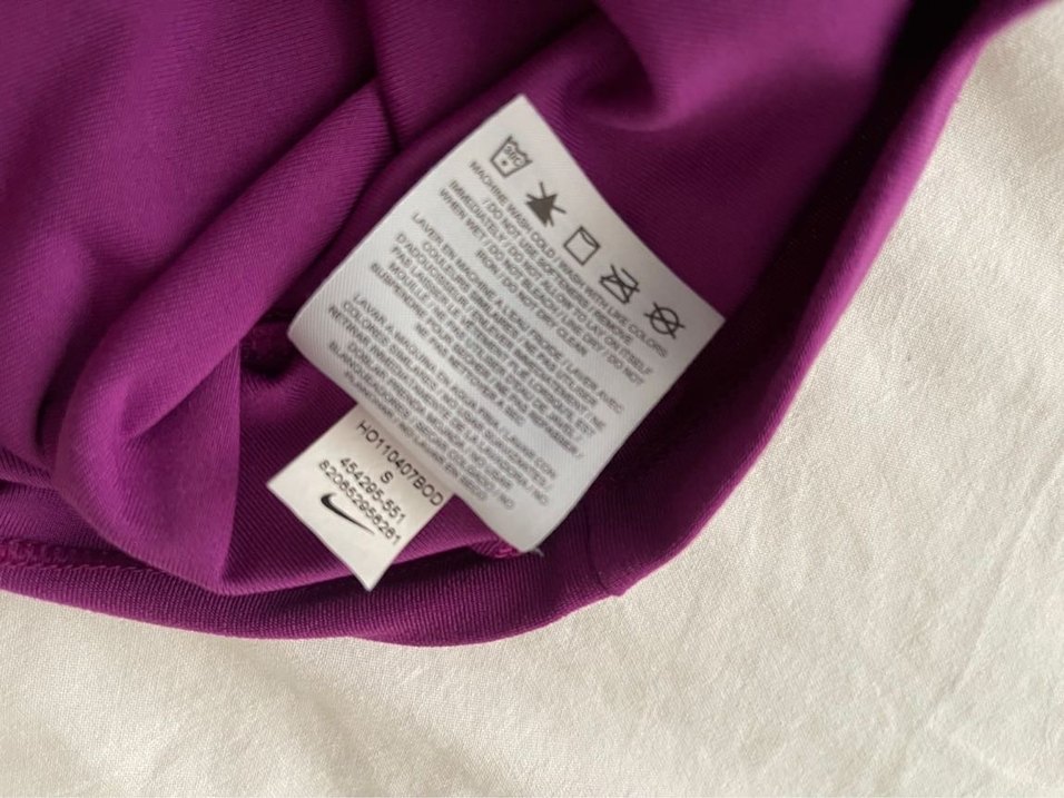 Nike V Yaka Mor Dri-Fit Spor Elbise - Görsel 3