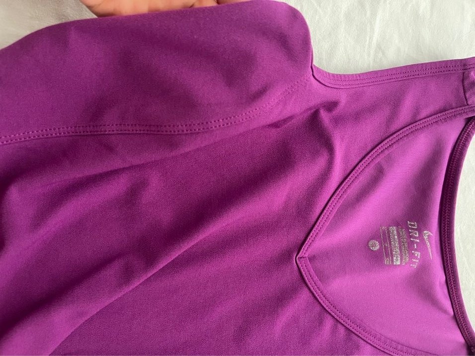 Nike V Yaka Mor Dri-Fit Spor Elbise - Görsel 4