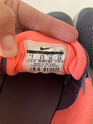 38 Beden gri Renk Orijinal Nike yürüyüş ayakkabısı