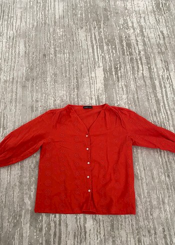 Yarım kollu kırmızı gömlek - Görsel 2