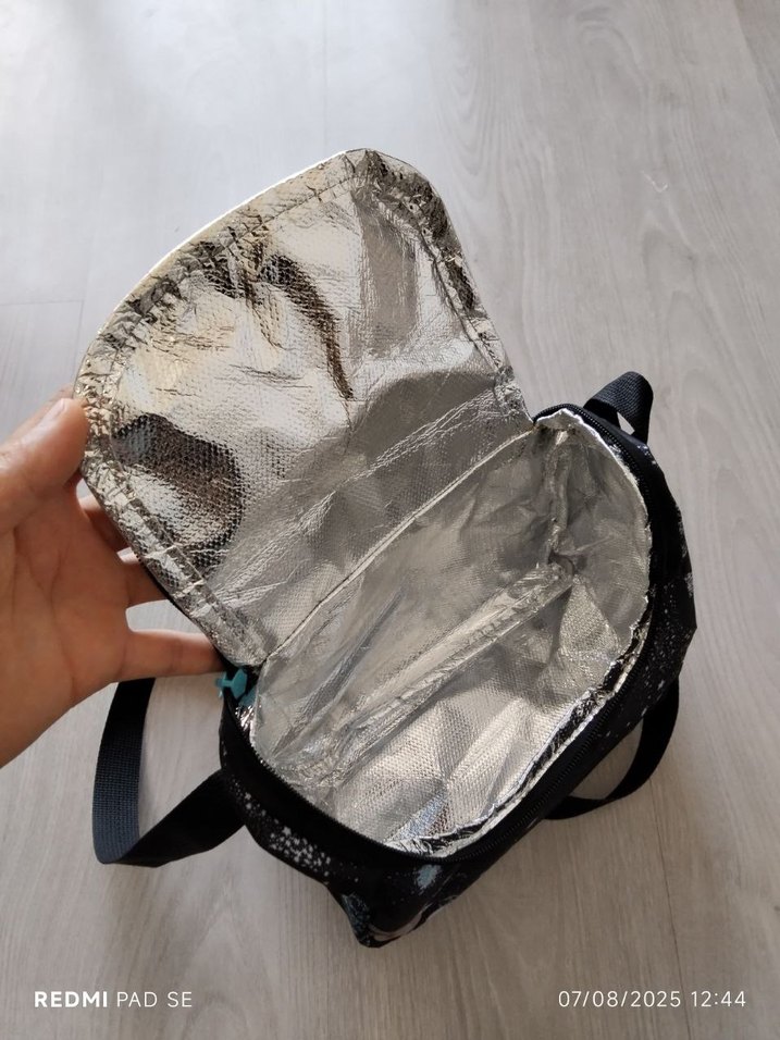 Çocuklar İçin Termo Beslenme Çantası Siyah Uzay Temalı - Görsel 2