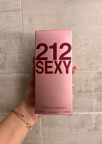 Carolina Herrera 212 Sexy Kadın Parfümü 100ml