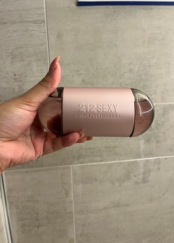 Carolina Herrera Carolina Herrera 212 Sexy Kadın Parfümü 100ml