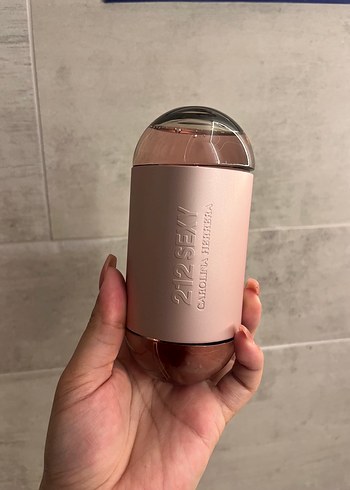 Beden Renk Carolina Herrera 212 Sexy Kadın Parfümü 100ml