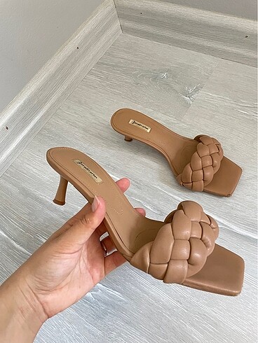37 Beden Stradivarius topuklu sandalet