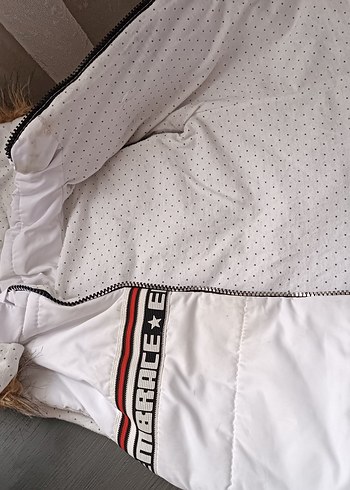 Kız Çocuk Beyaz Kürklü Kapüşonlu Yelek - Görsel 4