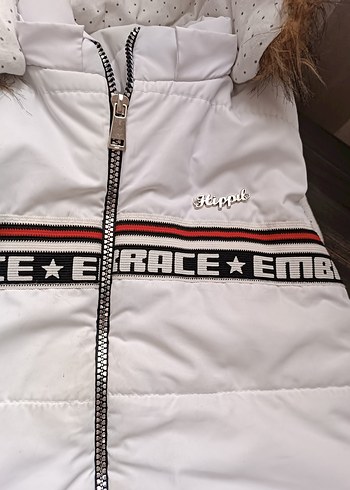 Kız Çocuk Beyaz Kürklü Kapüşonlu Yelek - Görsel 2