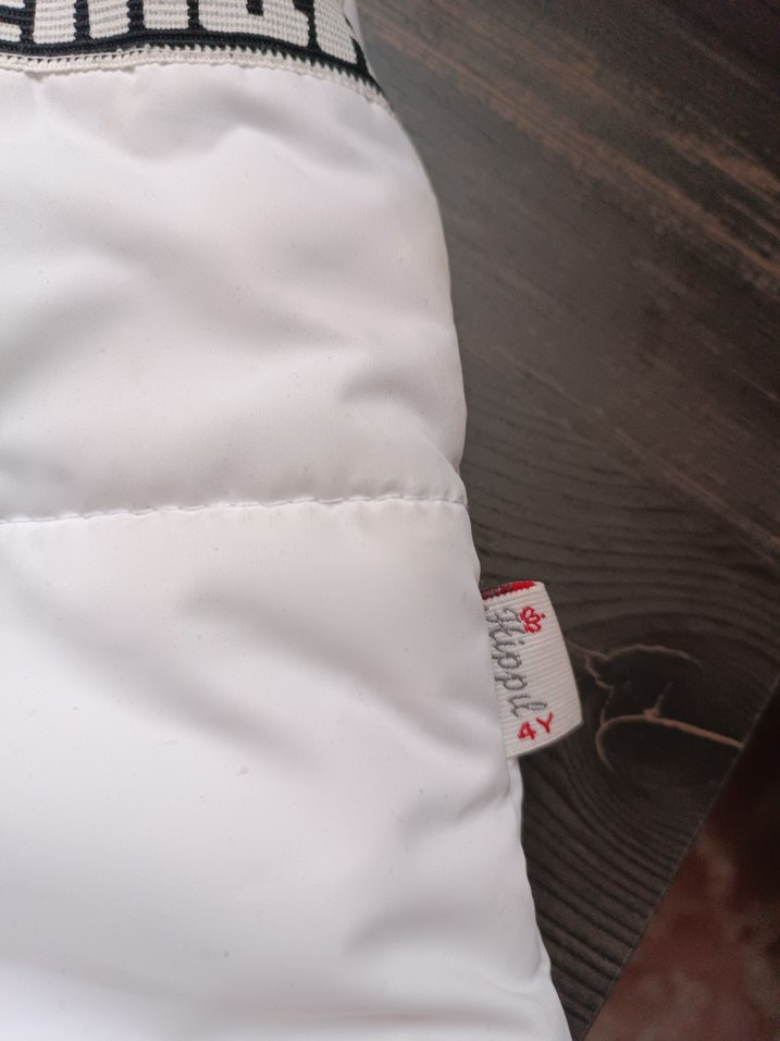 Kız Çocuk Beyaz Kürklü Kapüşonlu Yelek - Görsel 5