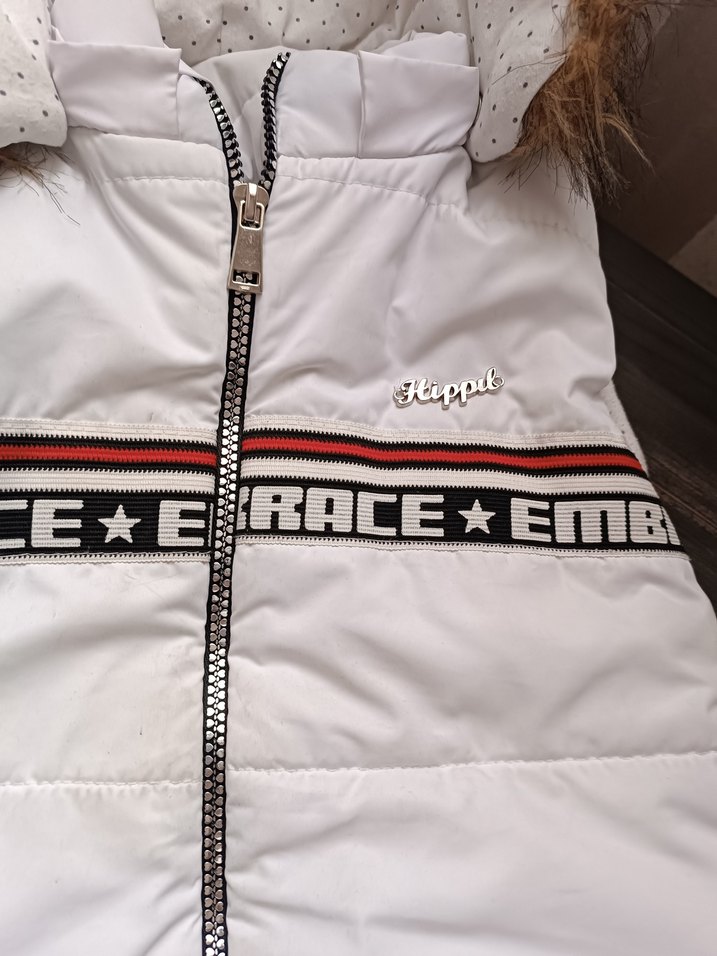 Kız Çocuk Beyaz Kürklü Kapüşonlu Yelek - Görsel 2