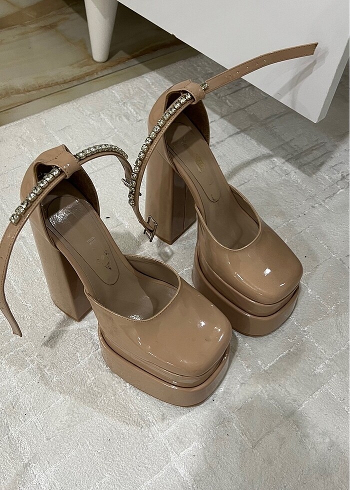 Topuklu ayakkabı - Görsel 4