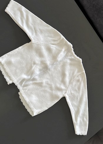 Beyaz Nakışlı Düğmeli Kız Hırkası - Görsel 5