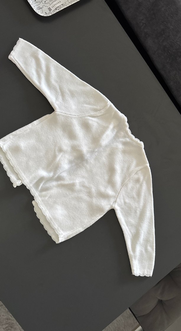 Beyaz Nakışlı Düğmeli Kız Hırkası - Görsel 5