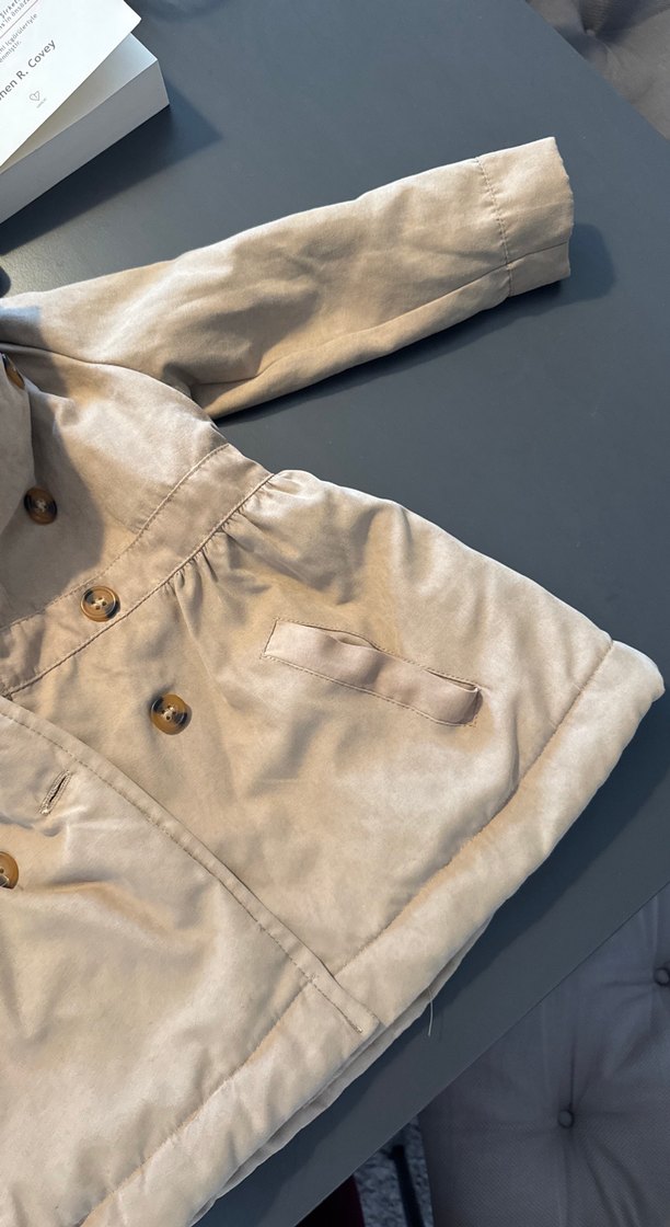 Kız Çocuk Bej Süet Düğmeli Mont - Görsel 4