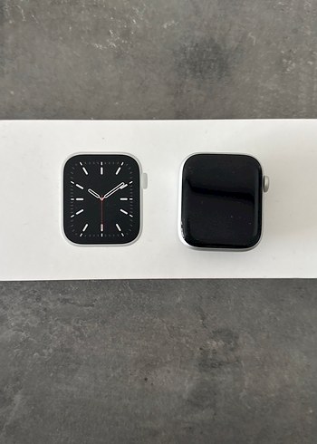 Apple Watch series 6 Gümüş Akıllı Saat ve Şarj Kablosu - Görsel 3