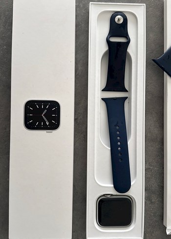 Apple Watch series 6 Gümüş Akıllı Saat ve Şarj Kablosu - Görsel 2