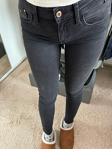 MAVİ JEANS SİYAH DAR PANTOLON
