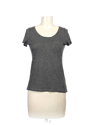 H&M T-shirt %70 İndirimli.