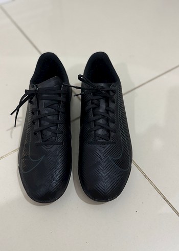 Siyah Bağcıklı Erkek Futbol Ayakkabısı