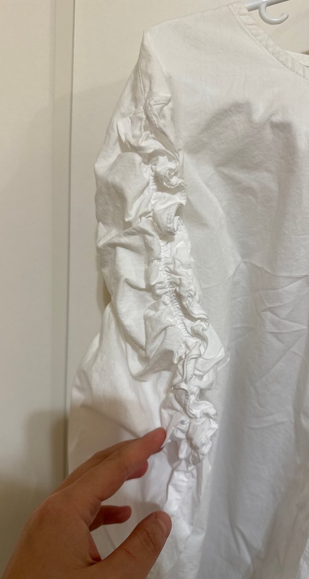 Kol ortası büzgülü beyaz Keten Bluz, Fırfırlı, Yüksek Yaka - Görsel 2