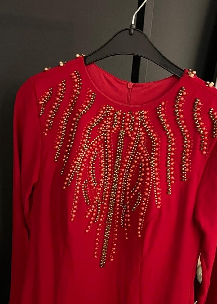 Kırmızı boncuklu balık elbise mükemmel kumaşıyla  - Görsel 3